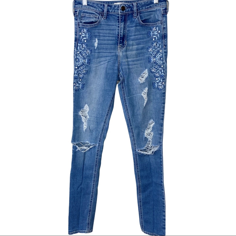 Hollister Distressed Embroidered  High Rise Size 3
